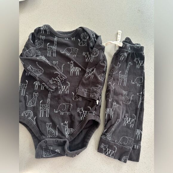 Baby Gap Matching Set: Long sleeve animal print onesie & long pants size 6-12 m. - Picture 1 of 6